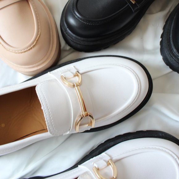 🚨FEW PAIRS LEFT// Chain detail White Platform Loafer - Picture 9 of 11